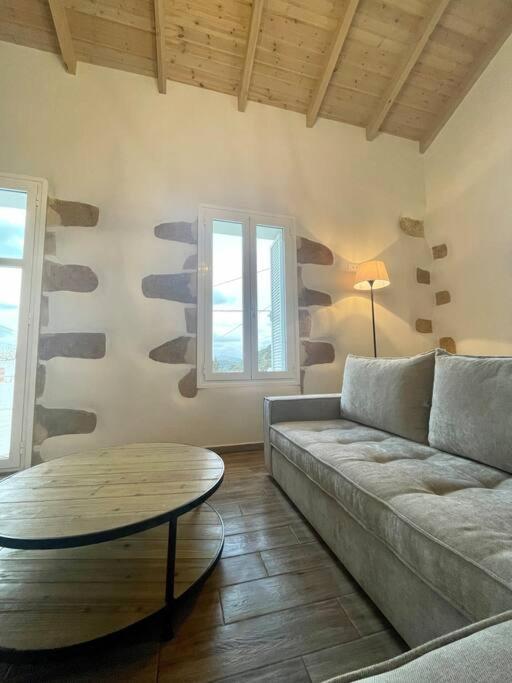 Villa Eftychia Serene Getaway With Hot Tub In A Quiet Location Kíssamos Exteriör bild