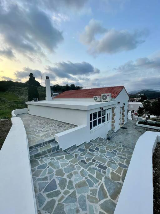 Villa Eftychia Serene Getaway With Hot Tub In A Quiet Location Kíssamos Exteriör bild